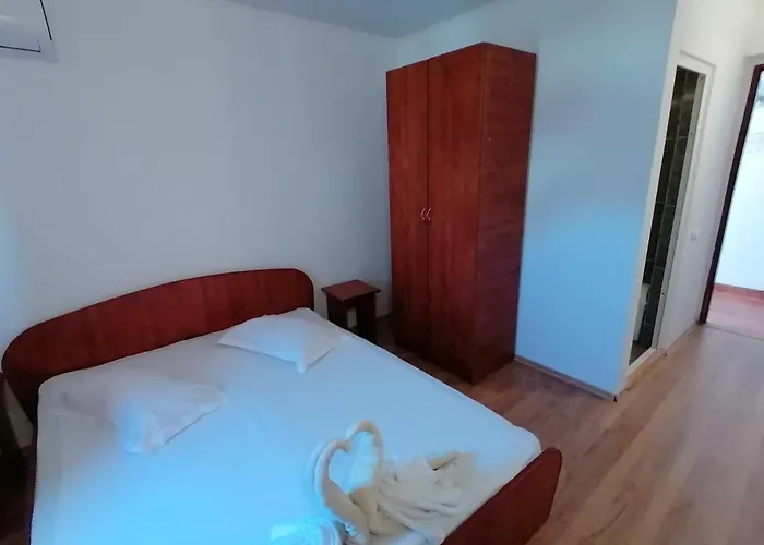 בית הארחה Casa Tomis *